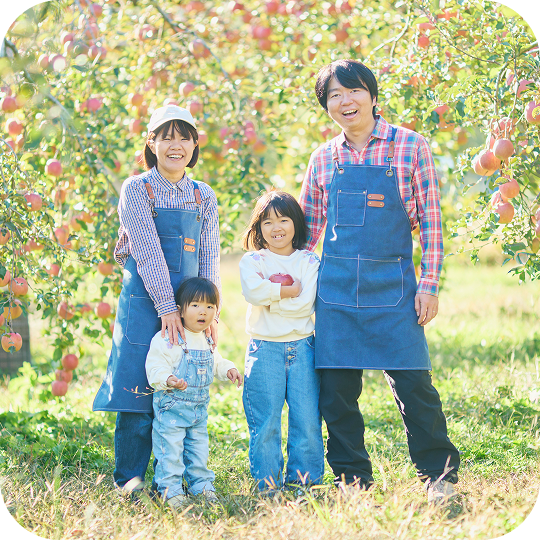 ナナマル果樹園の家族写真